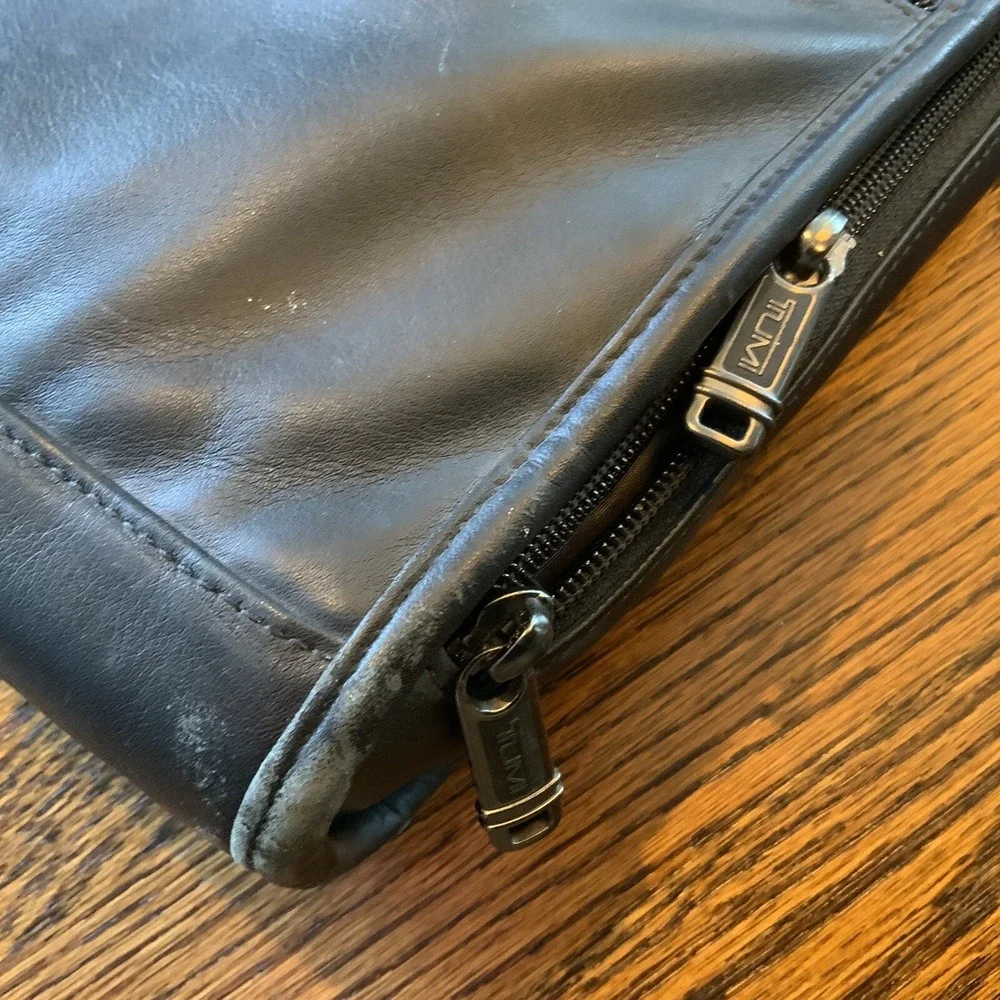 Tumi Black Genuine Leather Briefcase Messenger Bag‎ Laptop Computer Business
